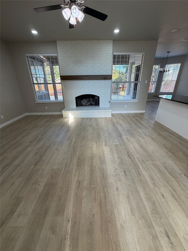 2300 Brooklake St W - Photo 4 of 24
