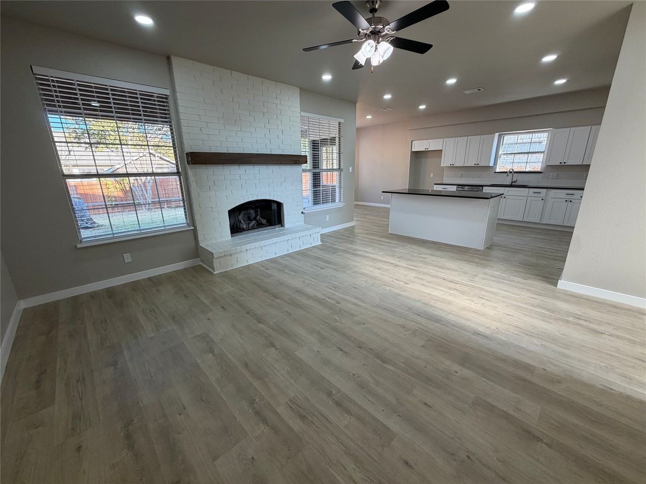 2300 Brooklake St W - Photo 5 of 24