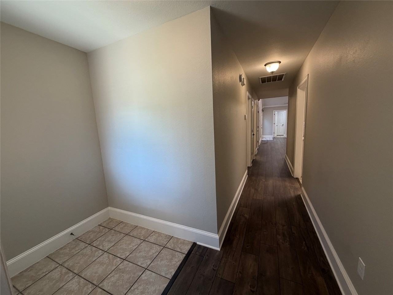 502 Oakridge Dr - Photo 3 of 24