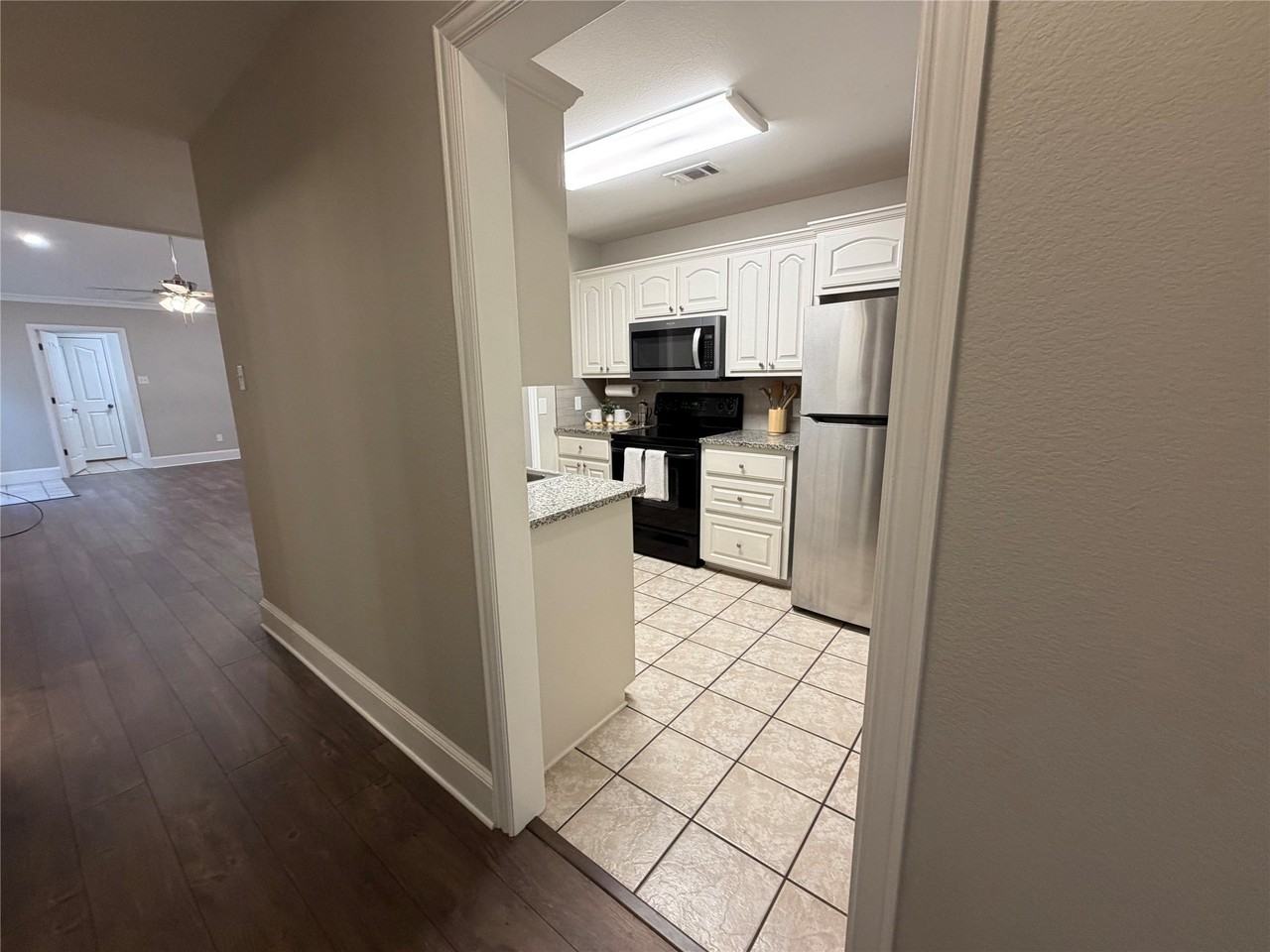 502 Oakridge Dr - Photo 4 of 24