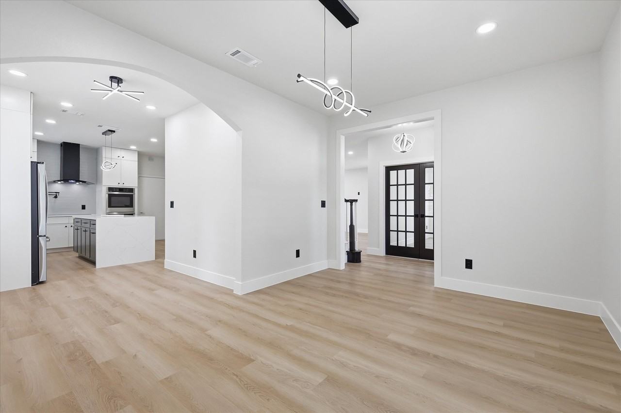 652 Allen Rd - Photo 5 of 36