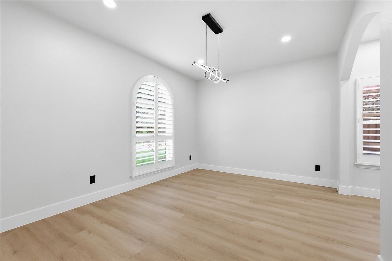 652 Allen Rd - Photo 6 of 36