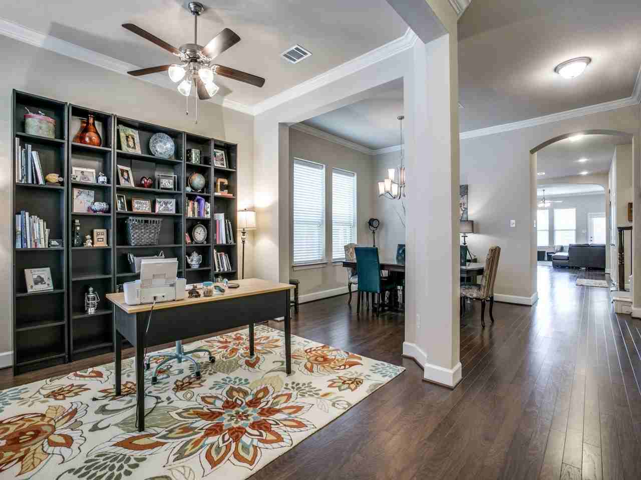 1010 Crystal Oak Ln - Photo 2 of 25