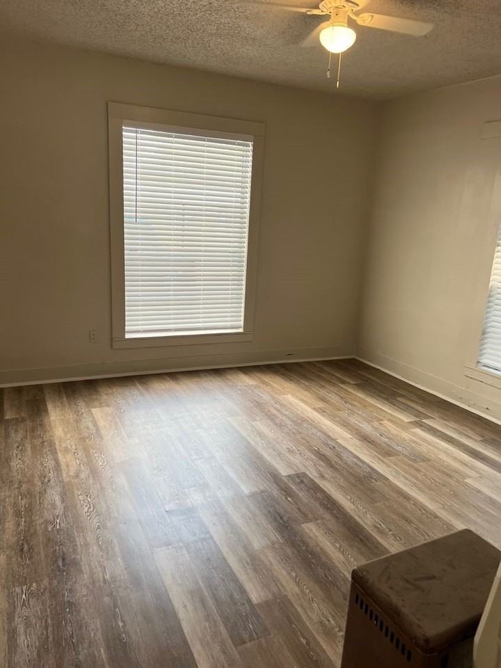1304 James St - Photo 5 of 8