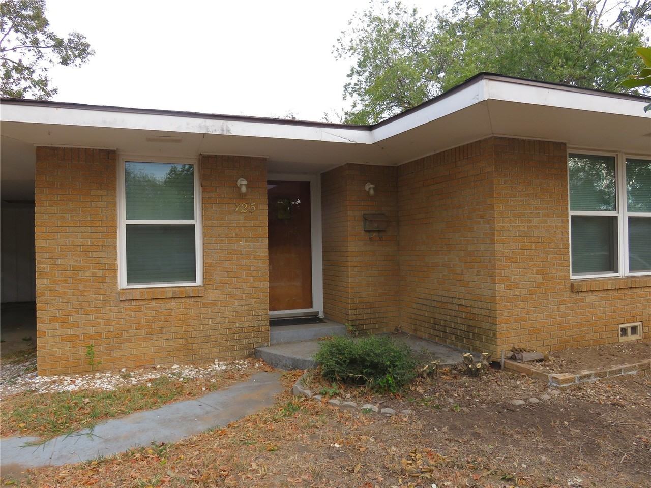 725 W Bullock St - Photo 2 of 40