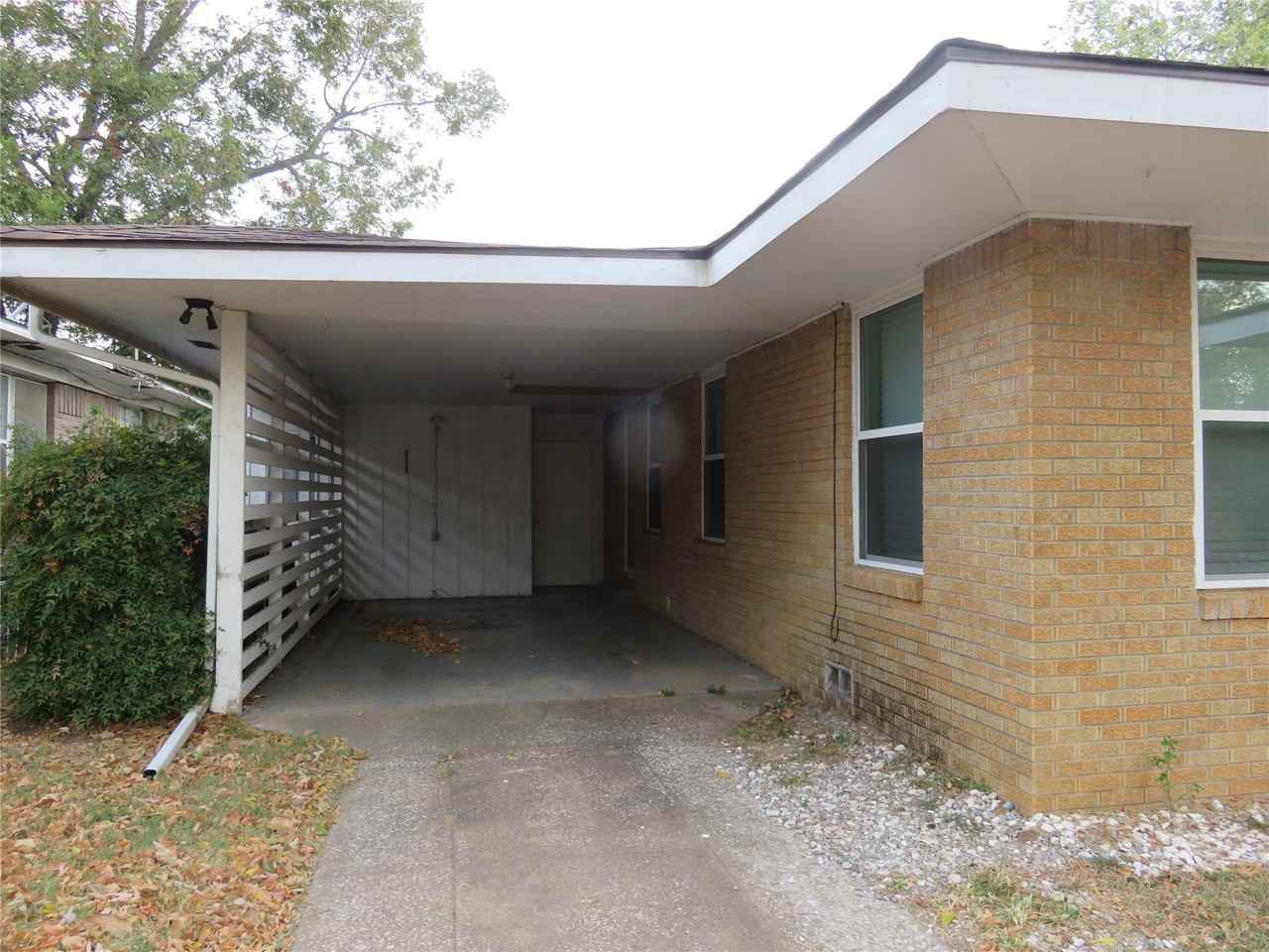 725 W Bullock St - Photo 3 of 40
