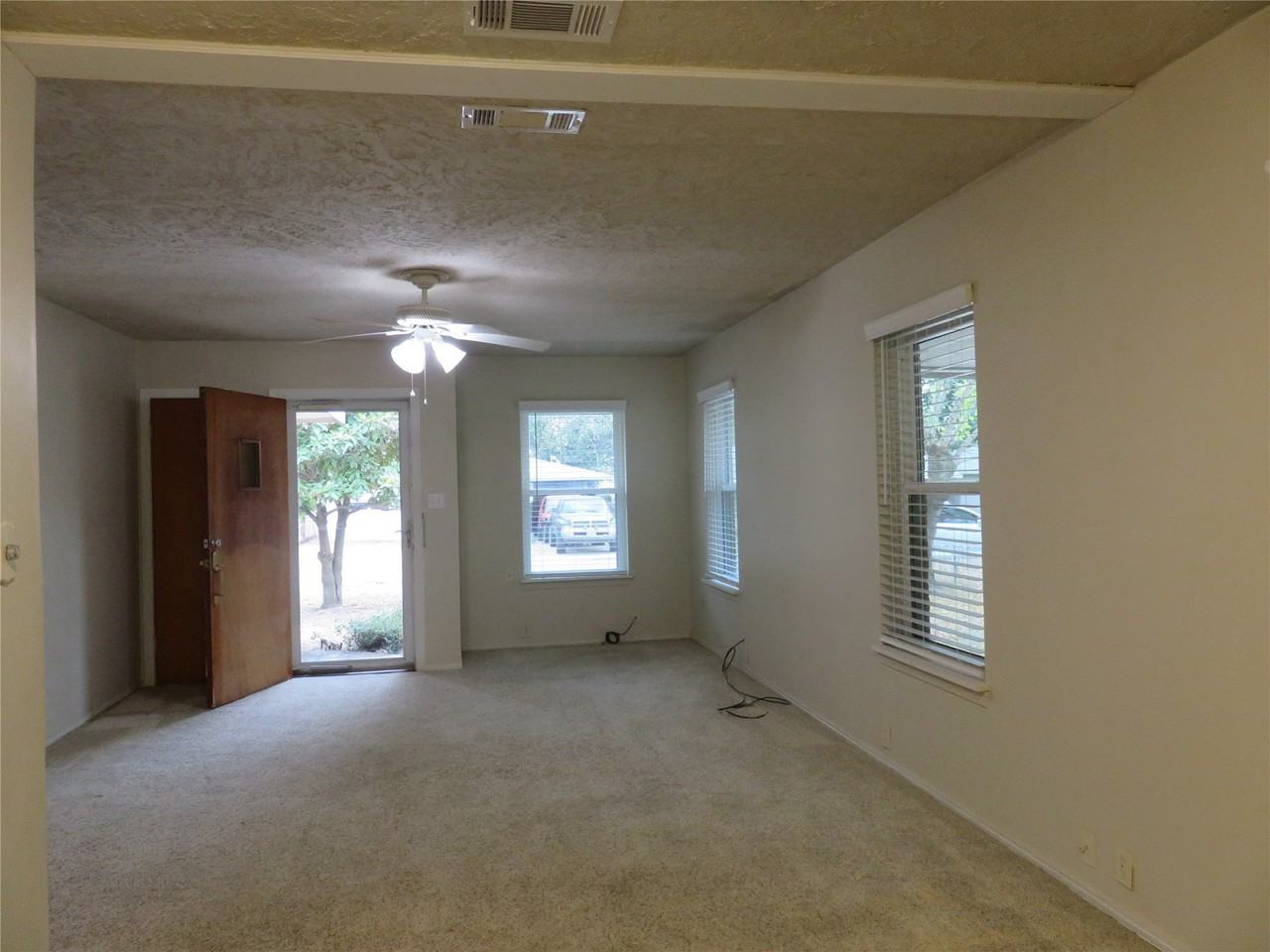 725 W Bullock St - Photo 5 of 40
