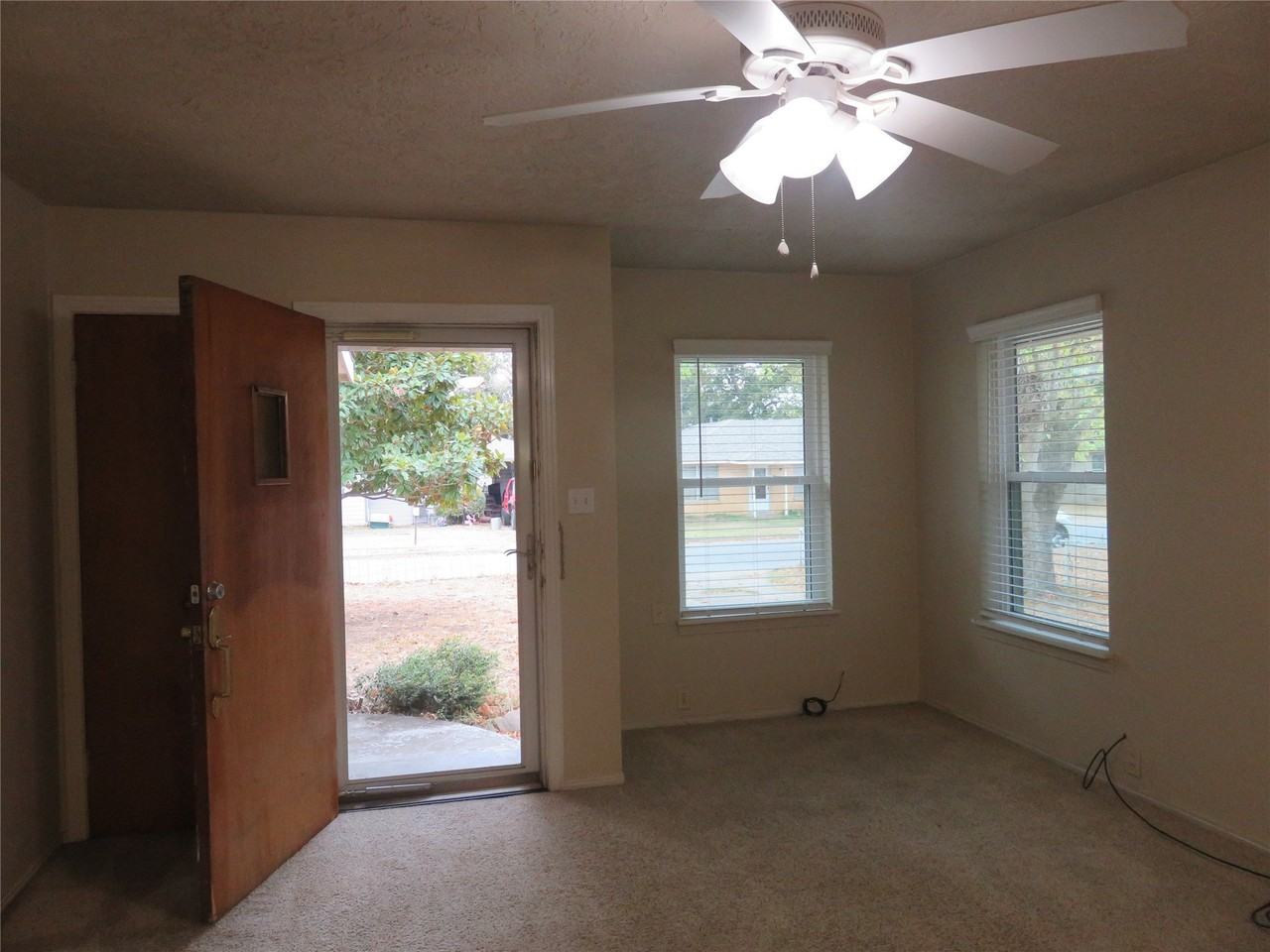 725 W Bullock St - Photo 6 of 40