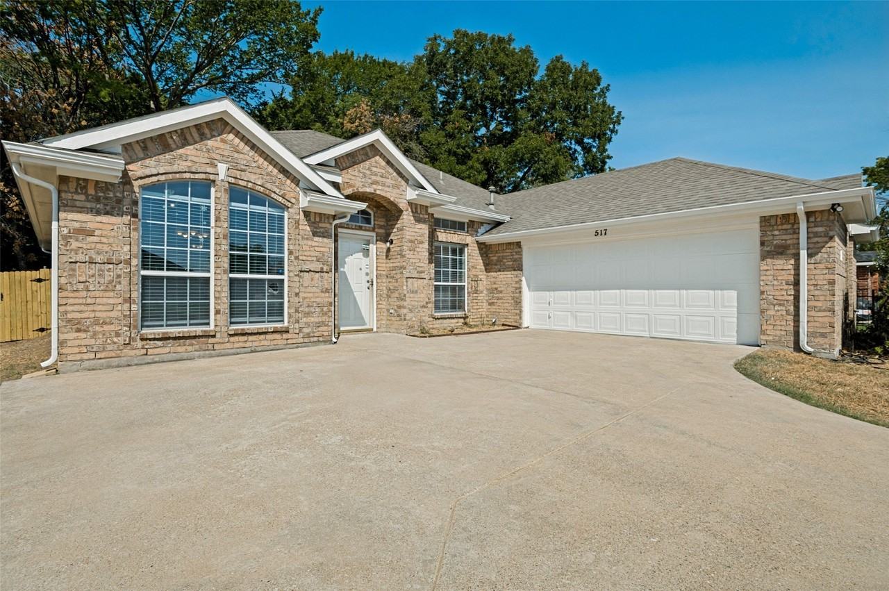 517 Saddlebrook Dr - Photo 3 of 24