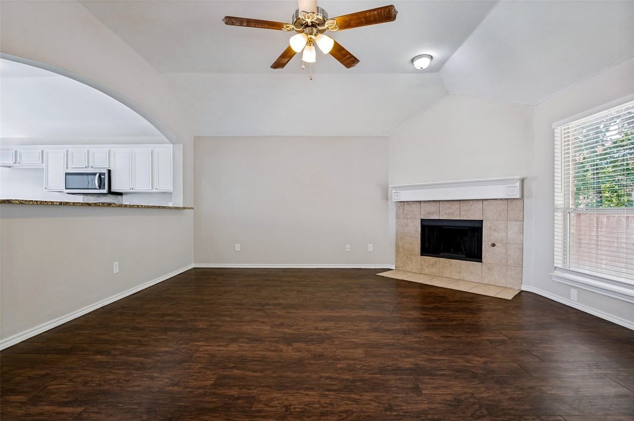 517 Saddlebrook Dr - Photo 5 of 24