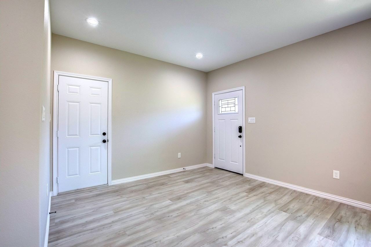 5116 Bonnell Ave - Photo 4 of 35