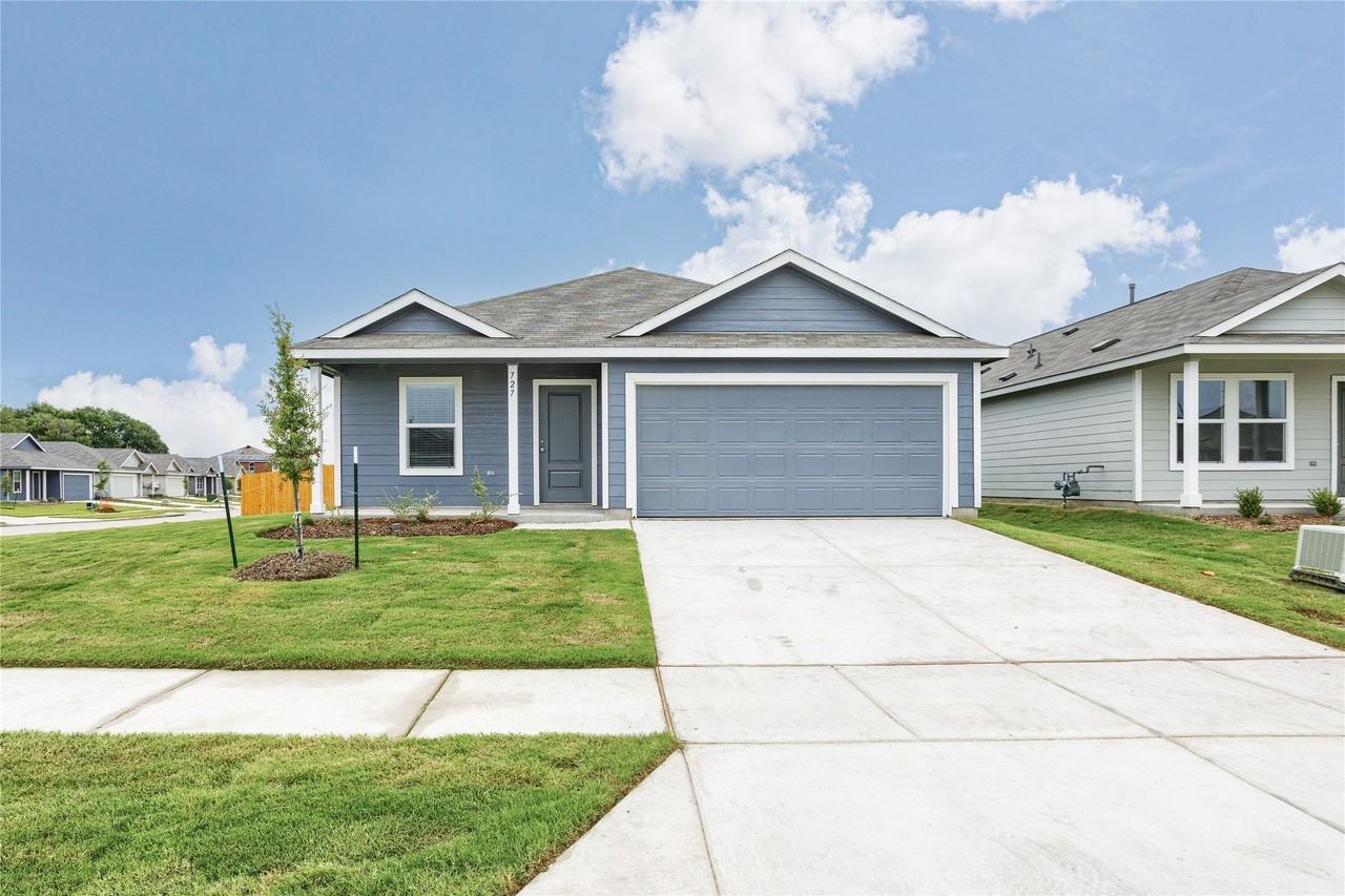 727 Ginkgo Way - Photo 2 of 14