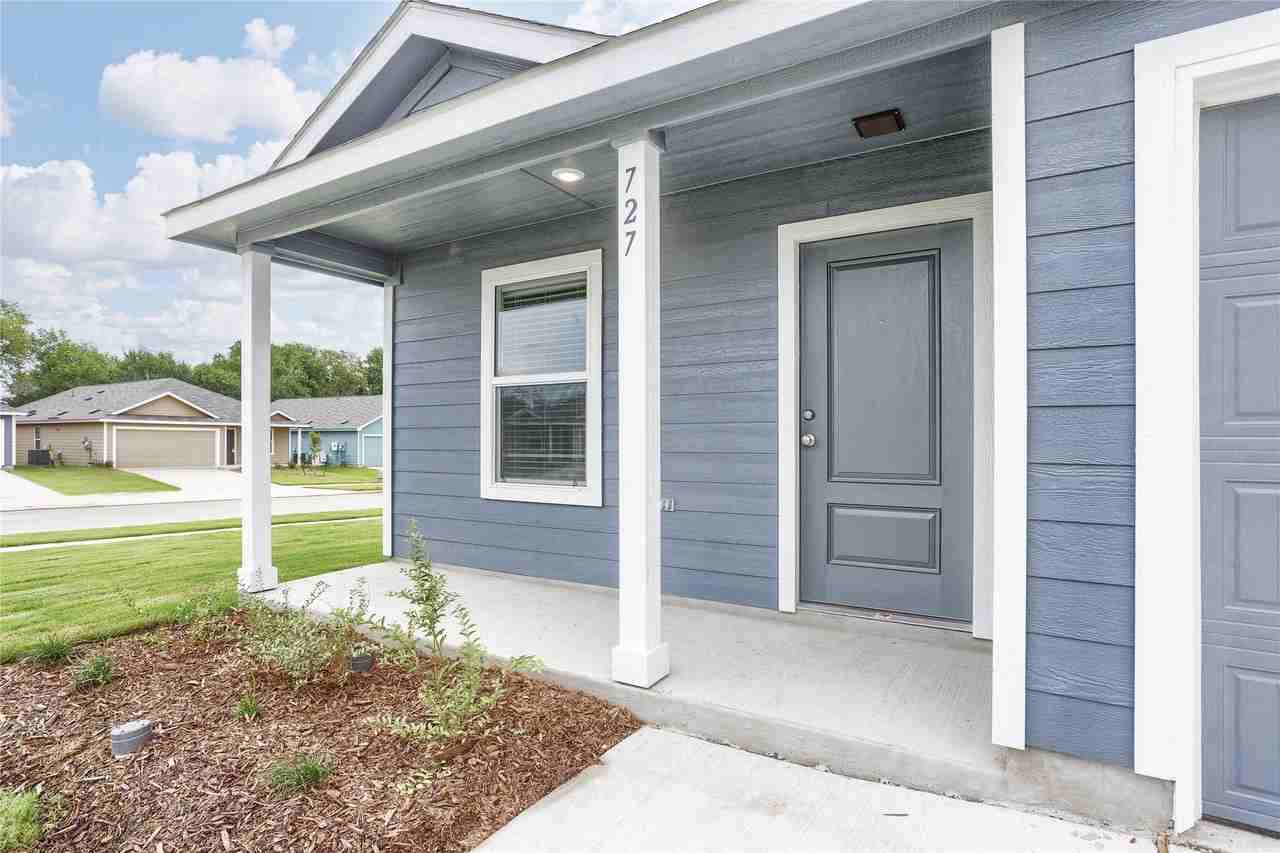 727 Ginkgo Way - Photo 3 of 14