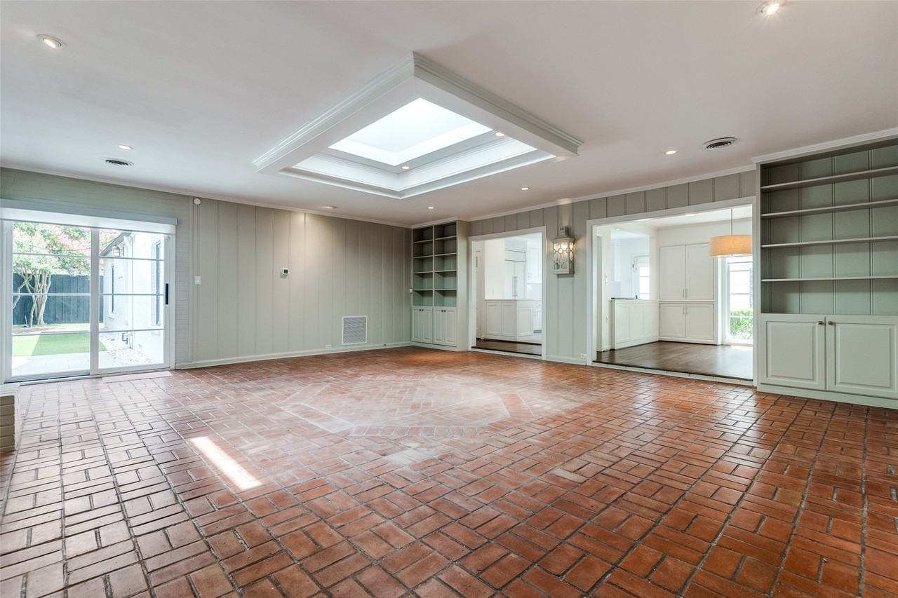 4625 N Versailles Ave - Photo 5 of 13