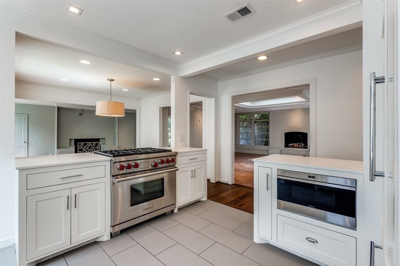 4625 N Versailles Ave - Photo 6 of 13