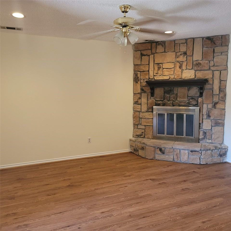 615 Arleta Ln - Photo 3 of 17