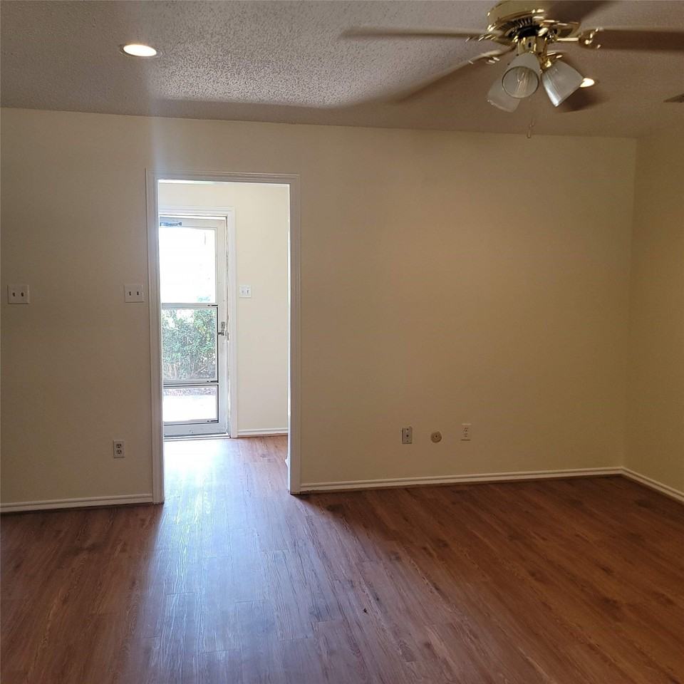 615 Arleta Ln - Photo 5 of 17