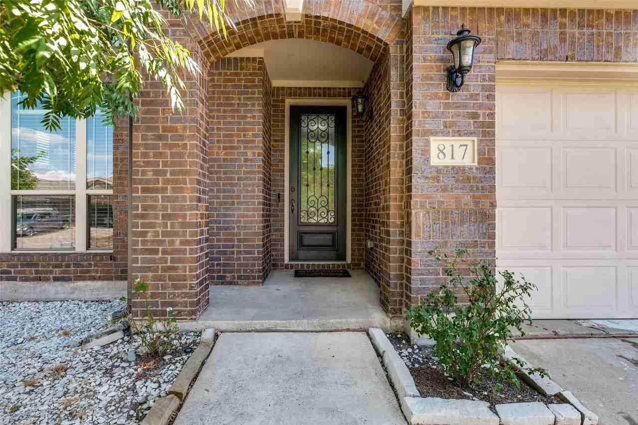 817 Glendale Dr - Photo 2 of 25