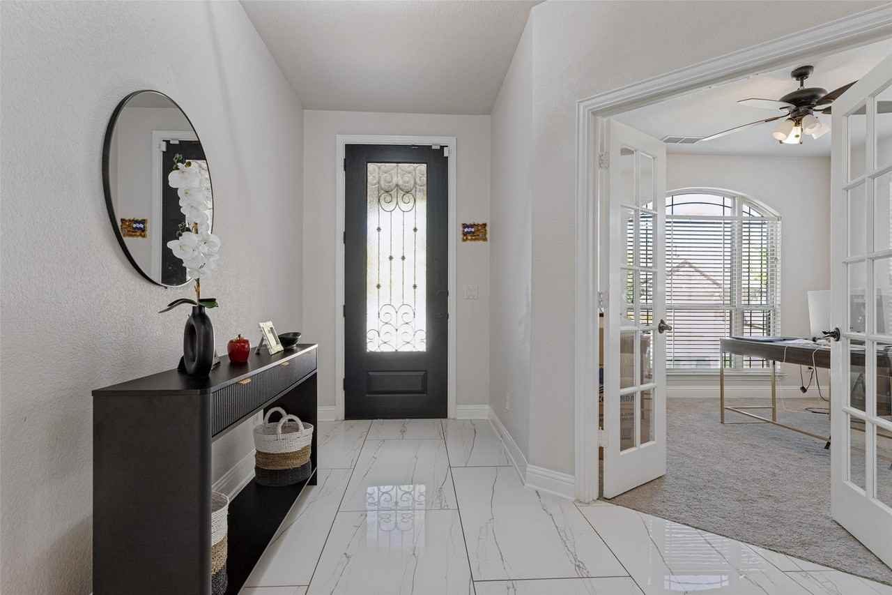 817 Glendale Dr - Photo 3 of 25