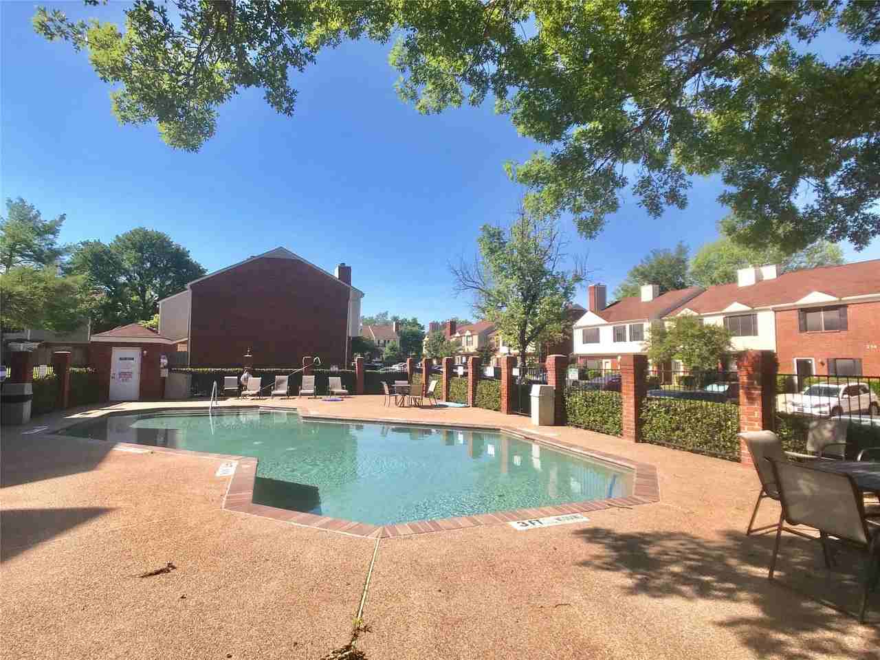 216 Samuel Blvd #J3 - Photo 2 of 29