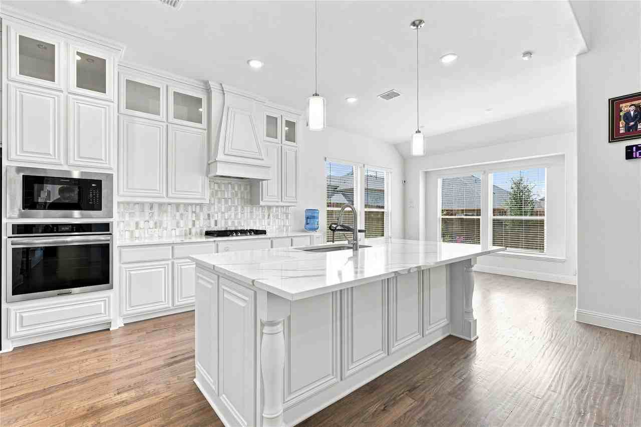 824 Blue Fescue Rd - Photo 3 of 13