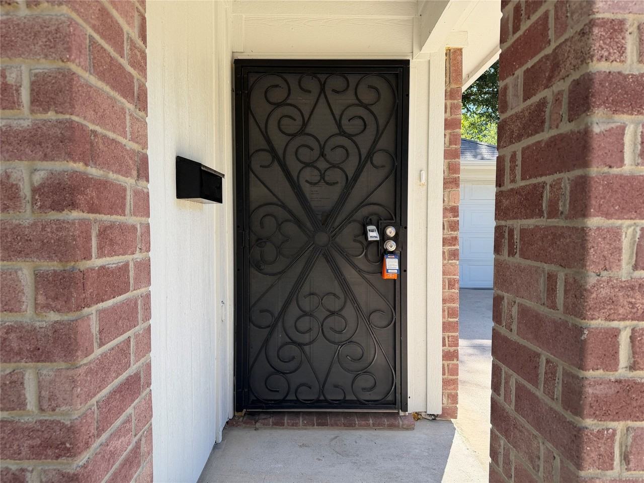 1922 Arizona Ave - Photo 2 of 22