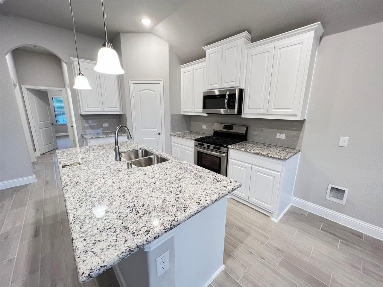 4008 Whitetail Ln - Photo 3 of 19
