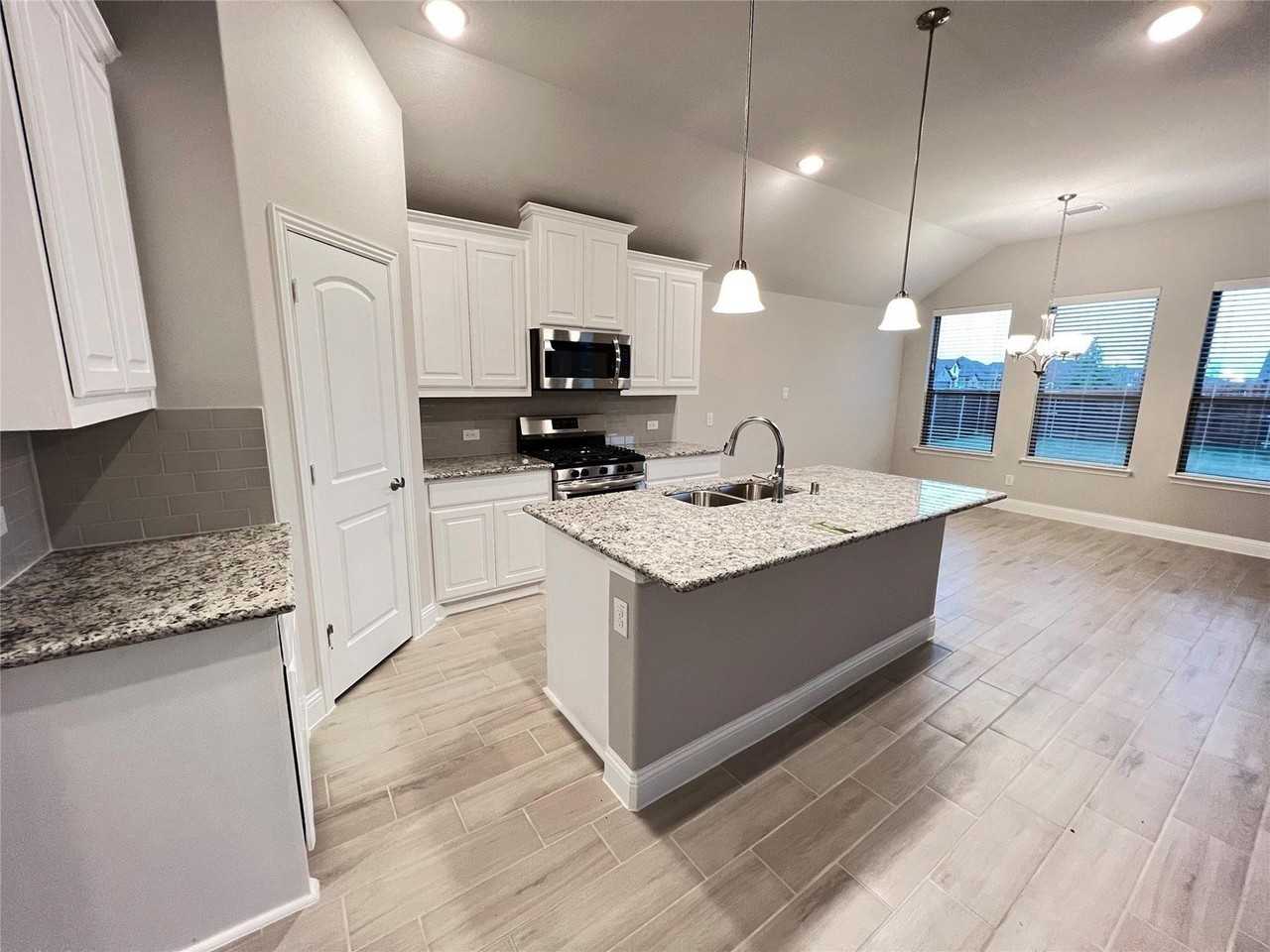 4008 Whitetail Ln - Photo 4 of 19