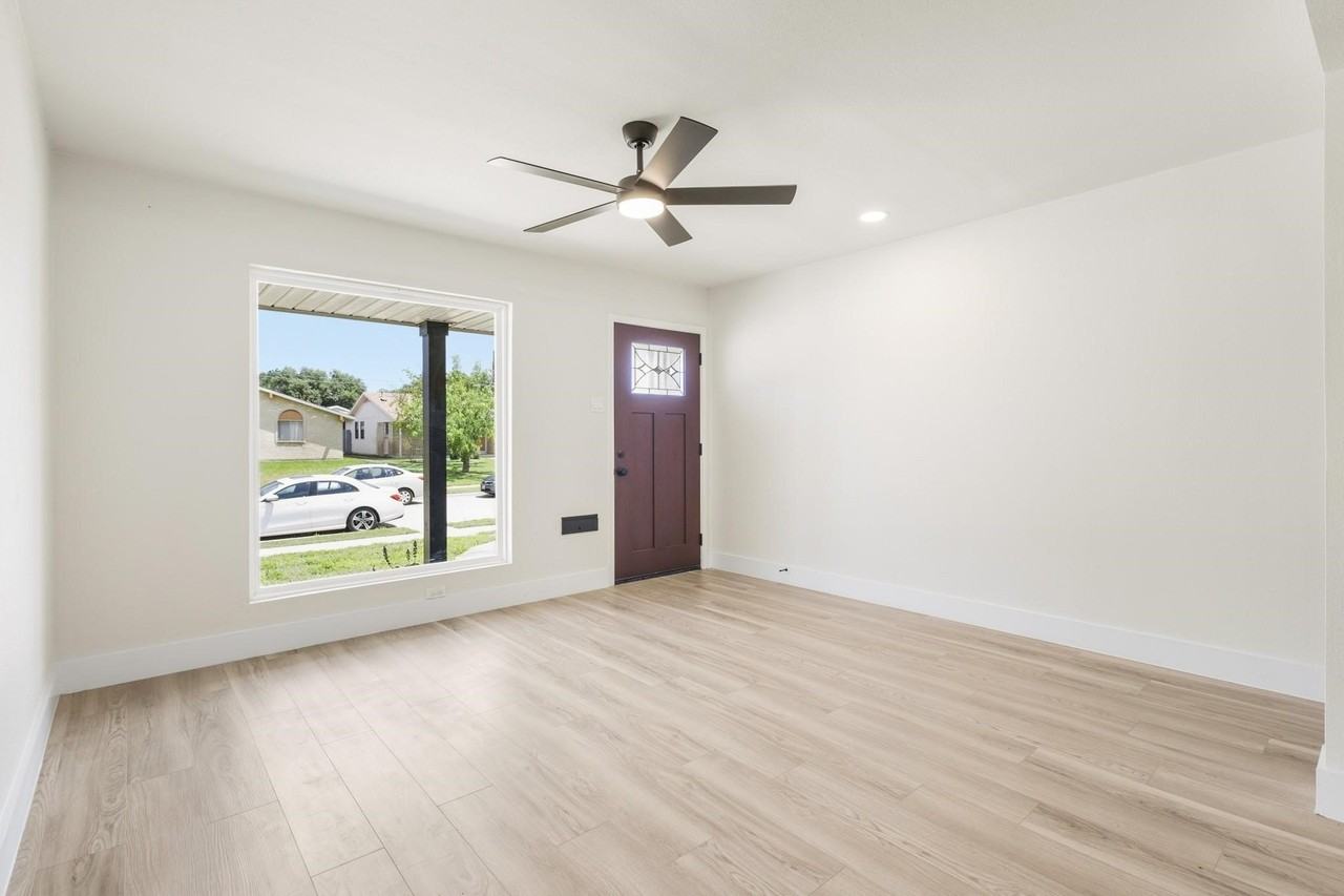 2134 Bowie Dr - Photo 3 of 10