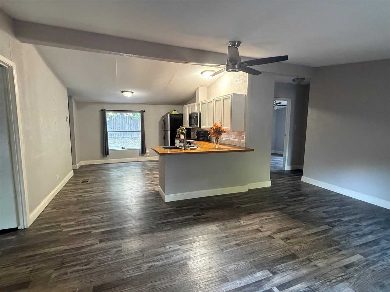 152 Pennell Rd - Photo 3 of 12