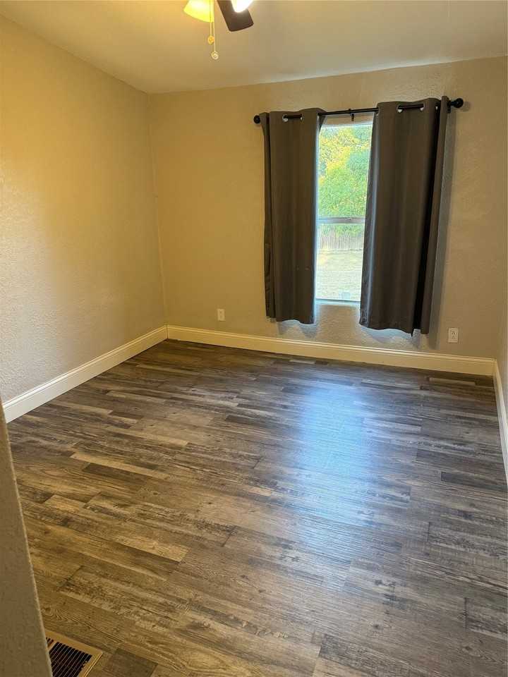 152 Pennell Rd - Photo 6 of 12