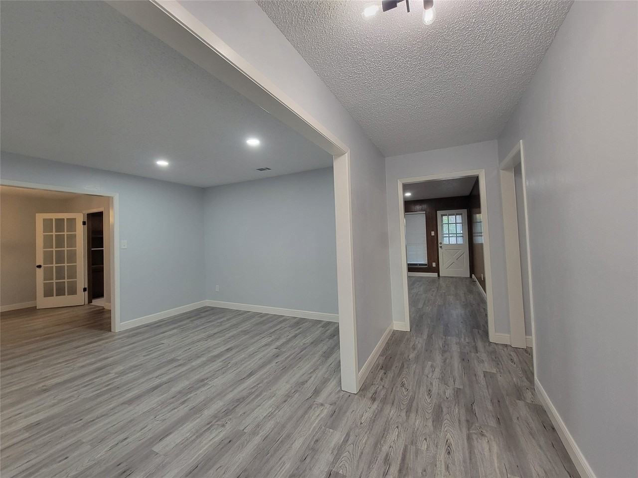 7405 Pinehurst Dr W - Photo 4 of 35