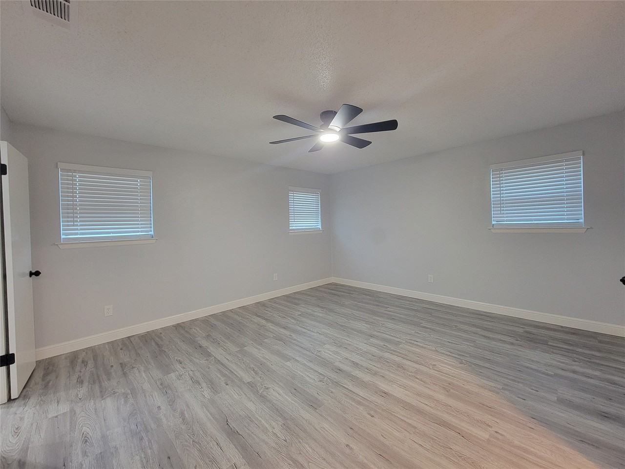 7405 Pinehurst Dr W - Photo 5 of 35