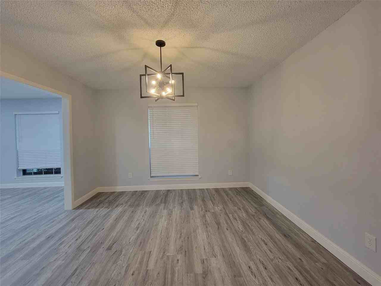 7405 Pinehurst Dr W - Photo 7 of 35