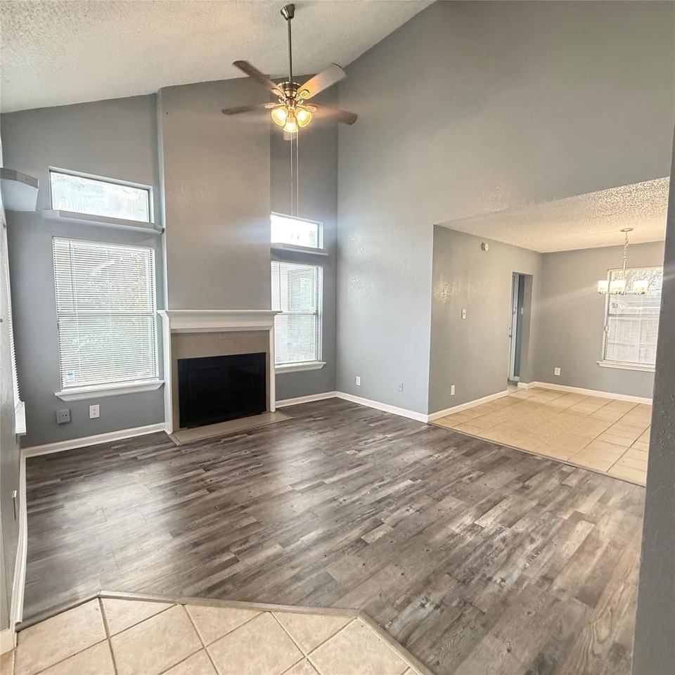 902 Binbrook Dr - Photo 4 of 10