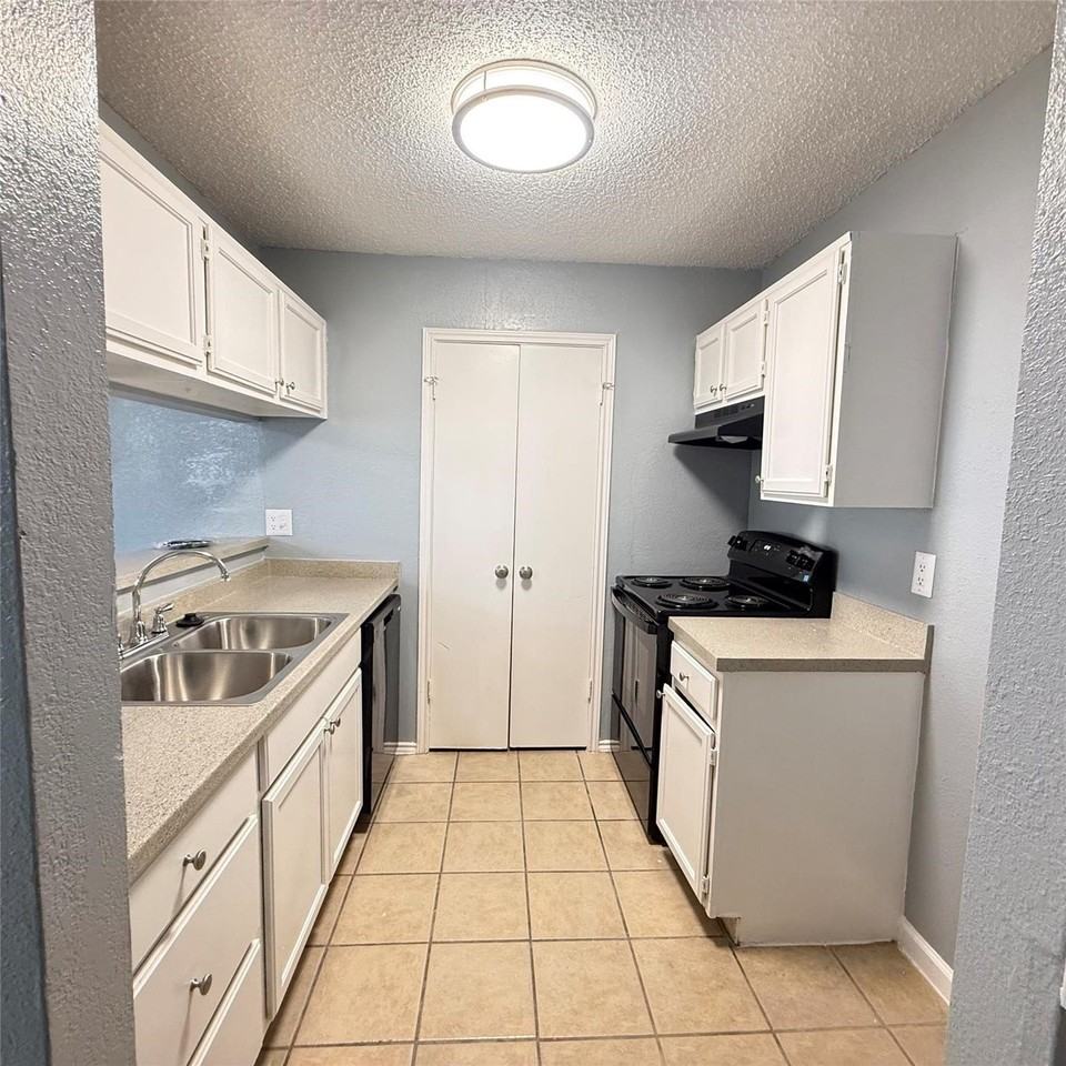 902 Binbrook Dr - Photo 5 of 10