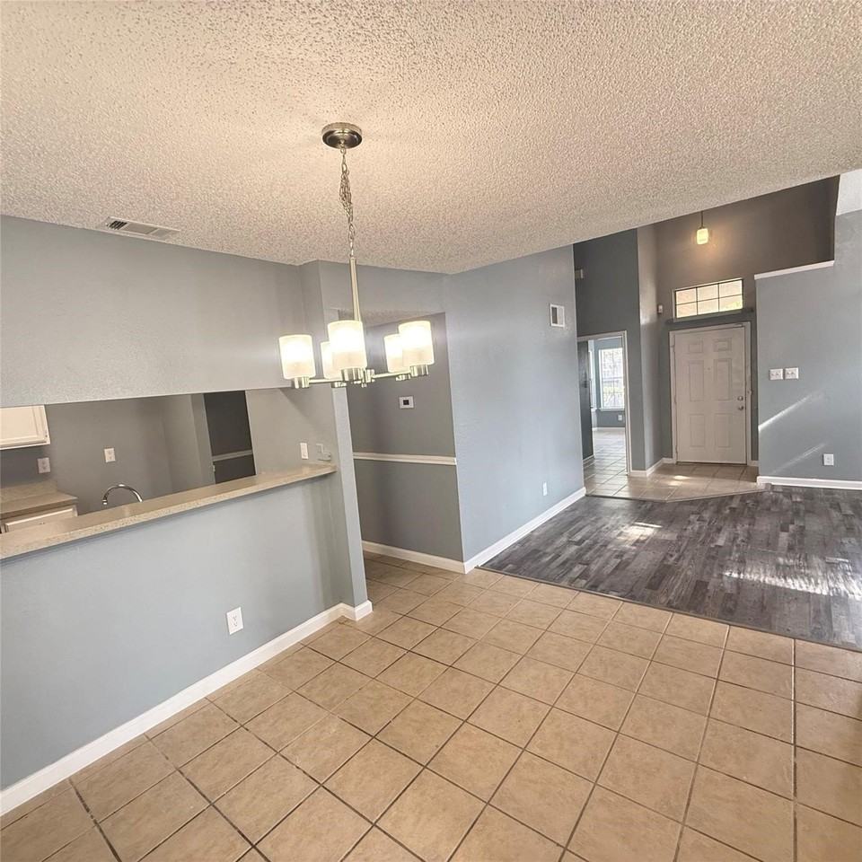 902 Binbrook Dr - Photo 6 of 10