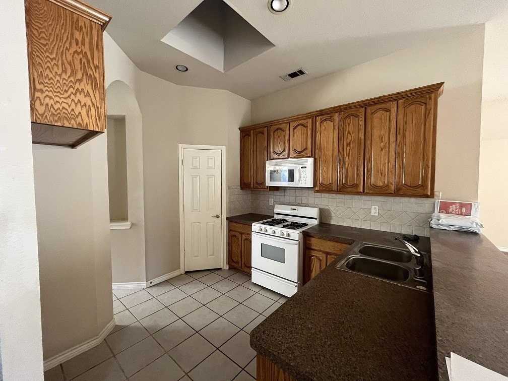 11421 Aspen Creek Dr - Photo 2 of 19