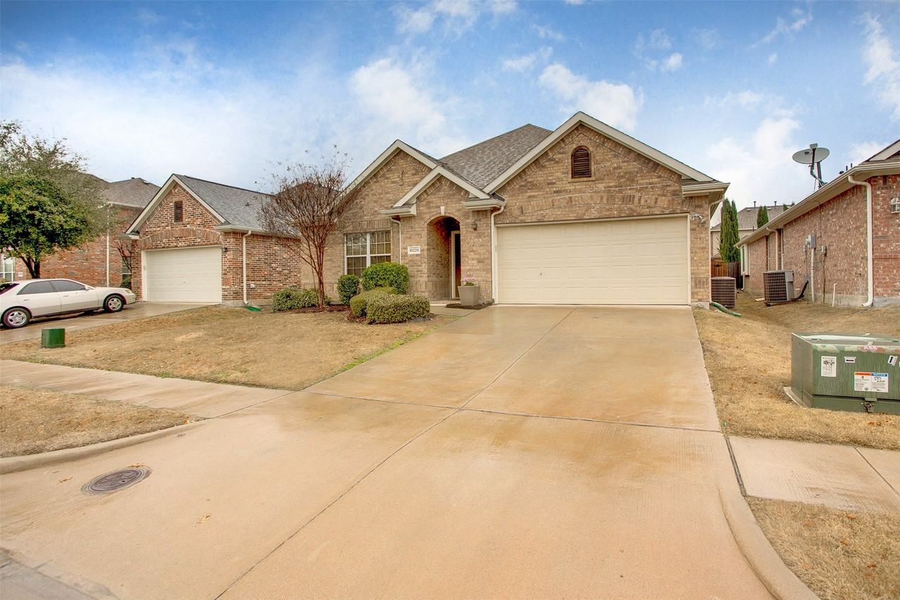 10228 Olivia Dr - Photo 2 of 25