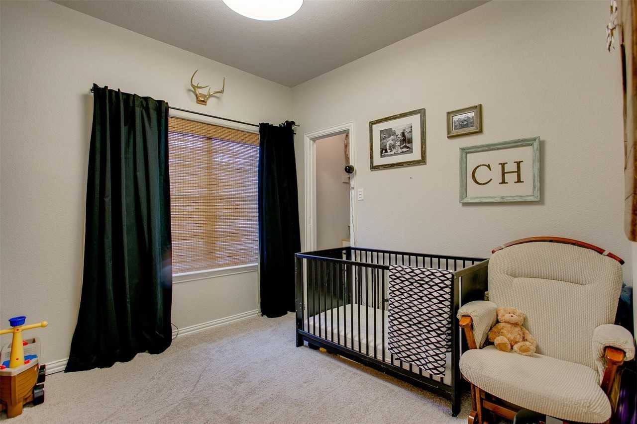 10228 Olivia Dr - Photo 4 of 25