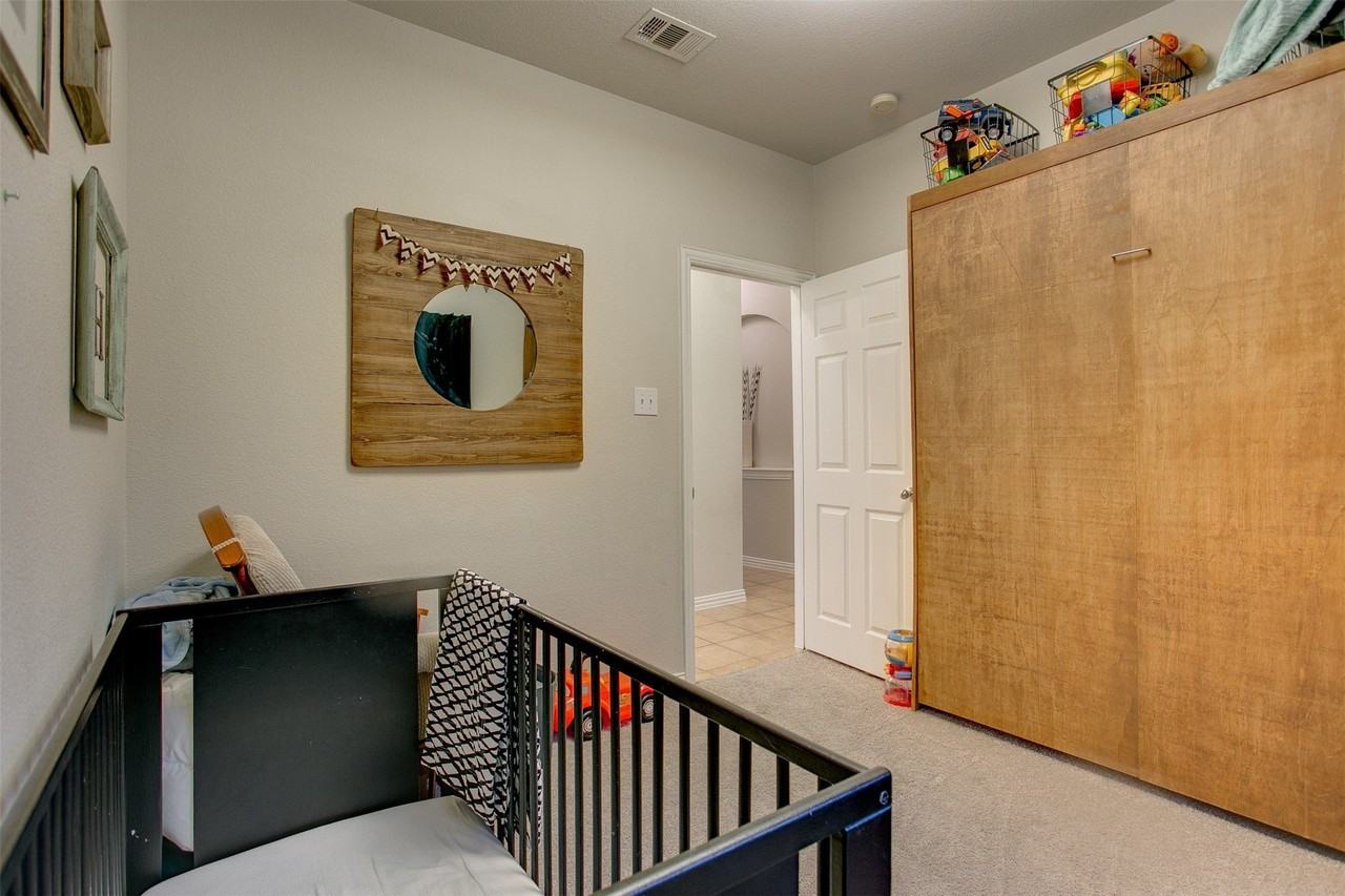 10228 Olivia Dr - Photo 5 of 25