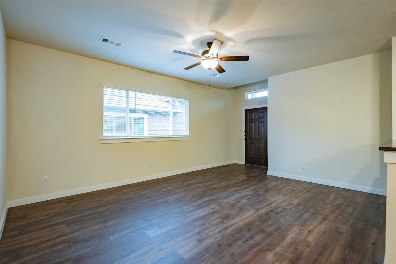 721 Blackland Dr - Photo 5 of 22
