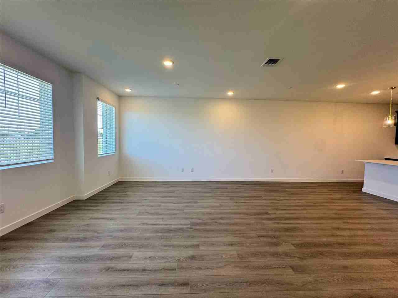 5720 Lakeview Dr - Photo 4 of 30