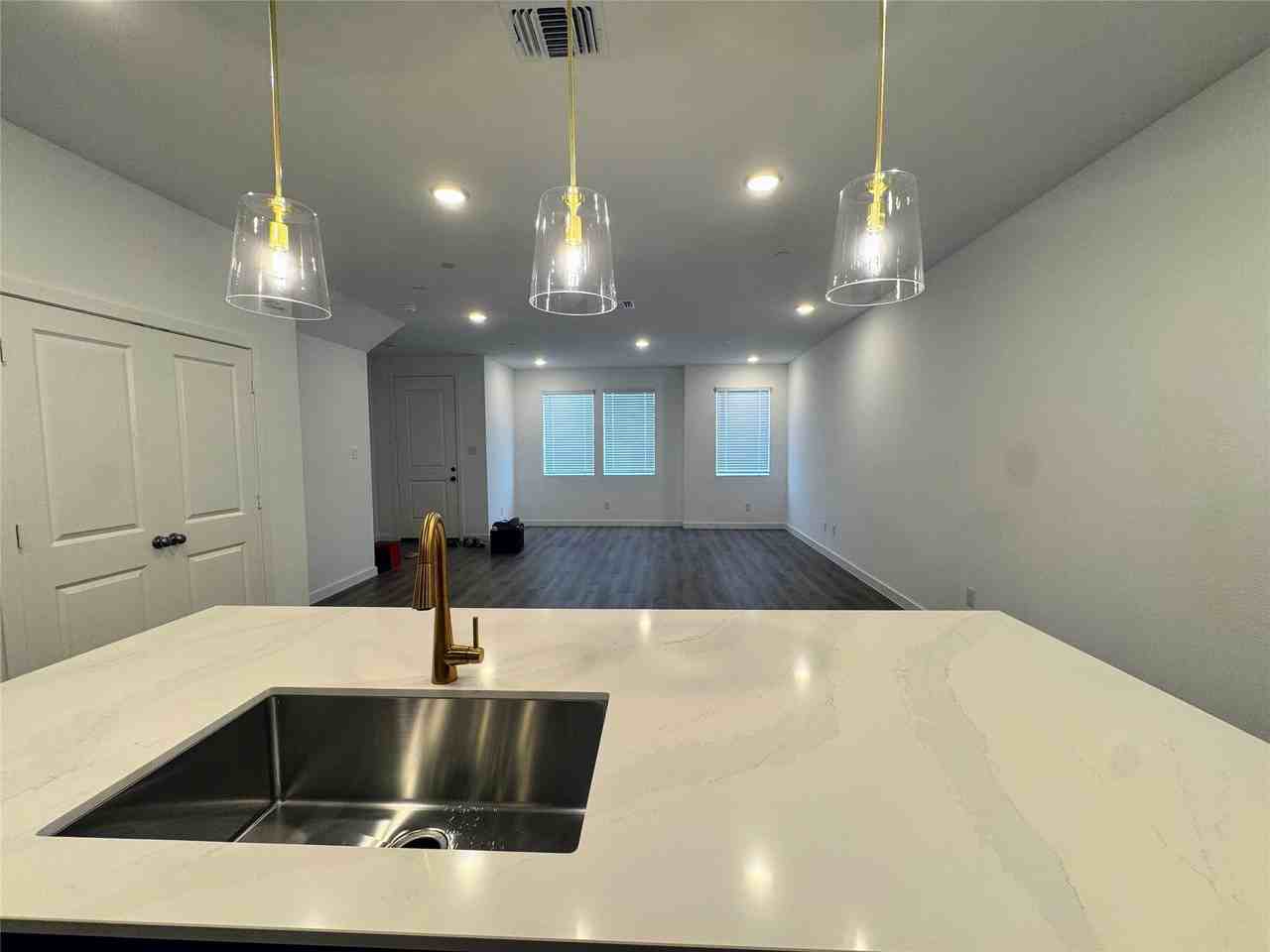 5720 Lakeview Dr - Photo 5 of 30