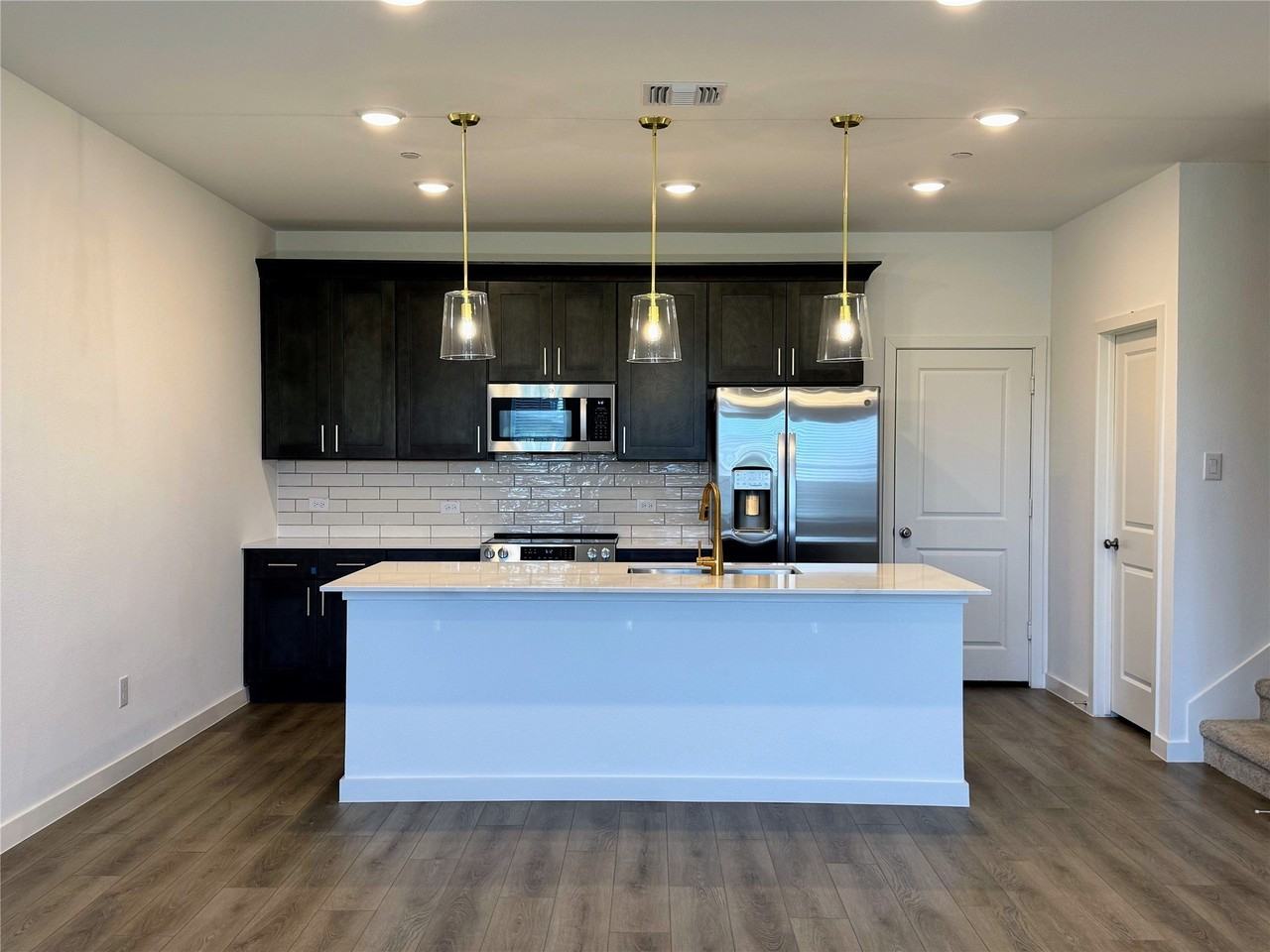 5720 Lakeview Dr - Photo 6 of 30