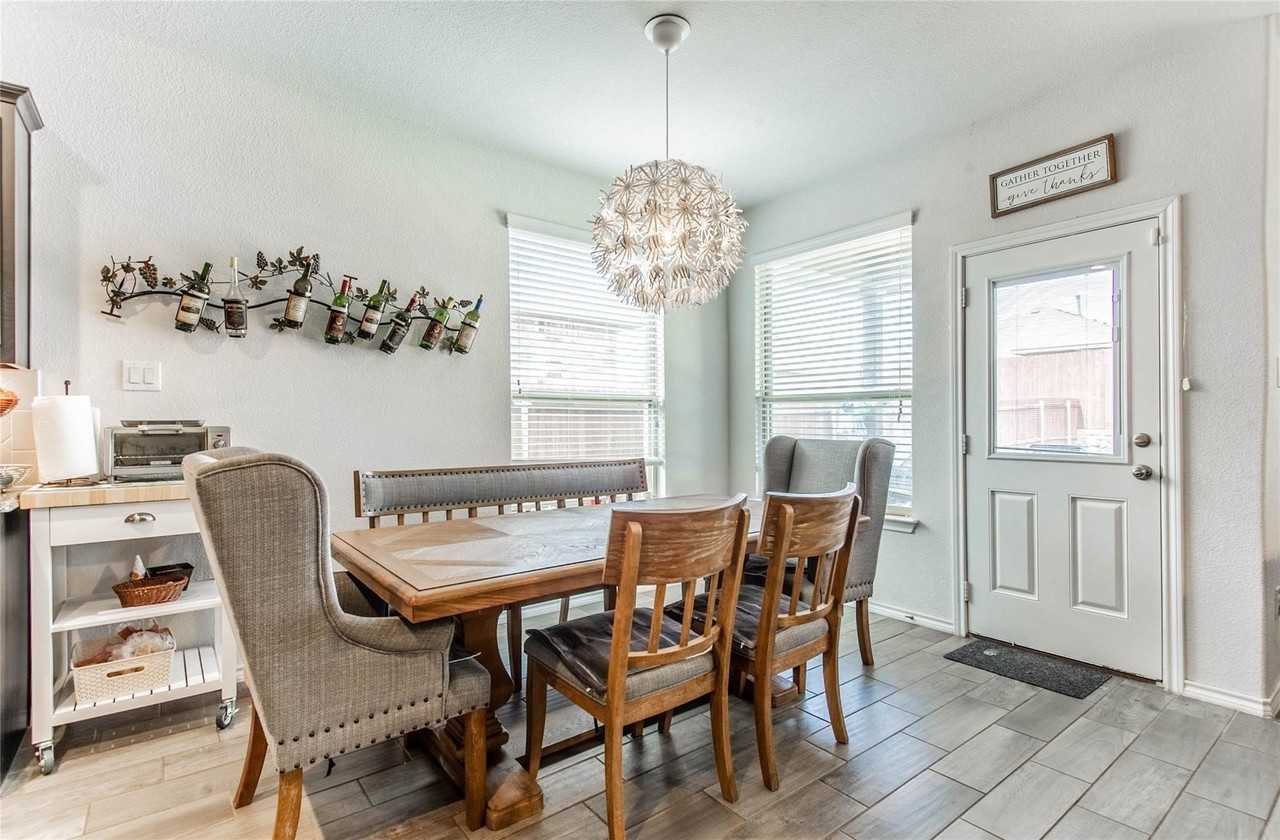 10313 Burtrum Dr - Photo 5 of 23