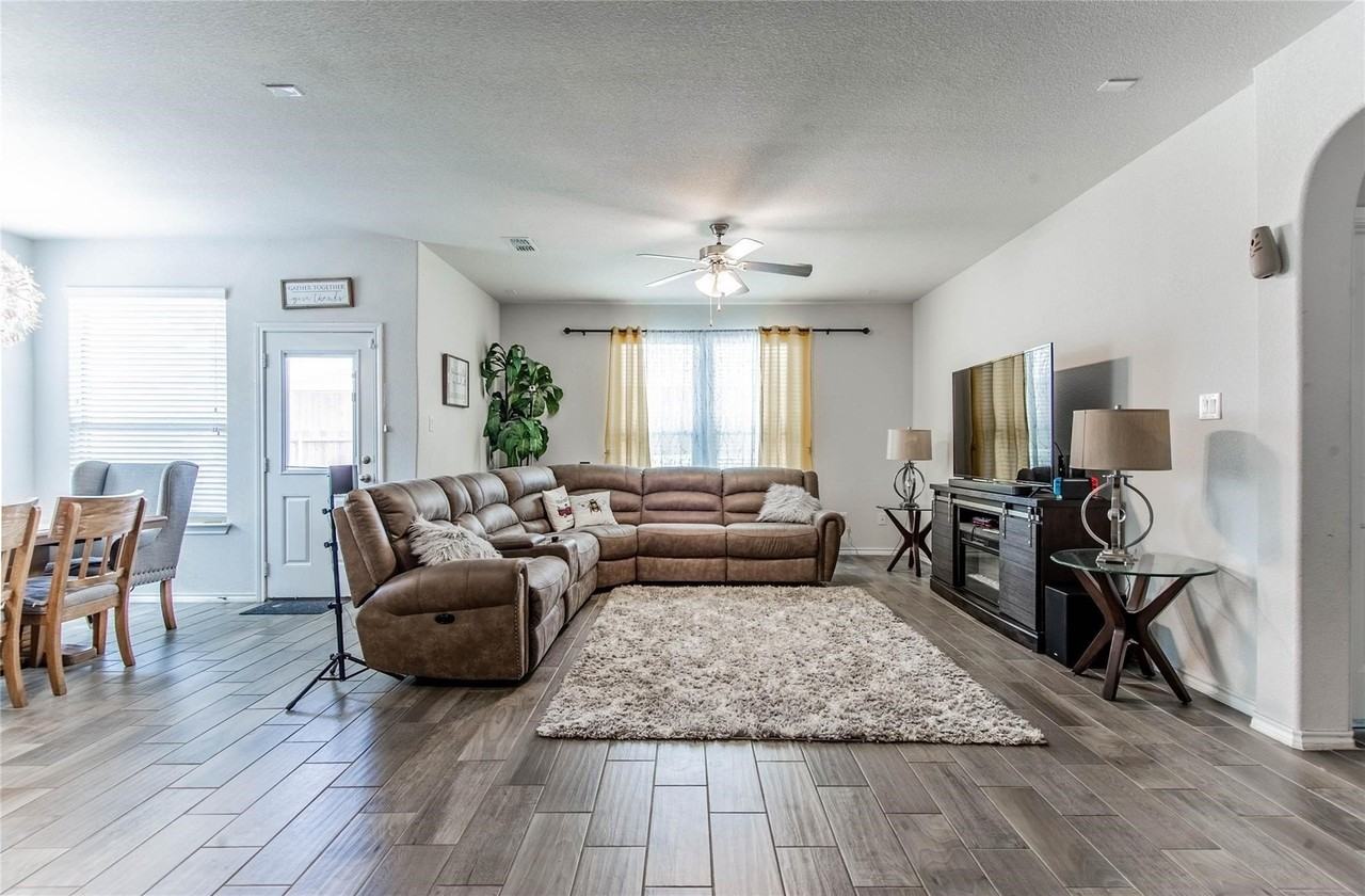 10313 Burtrum Dr - Photo 6 of 23