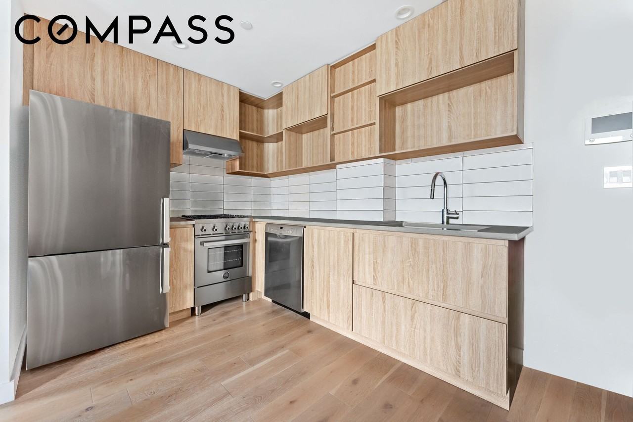 1433 31st Ave #5H - Photo 3 of 8