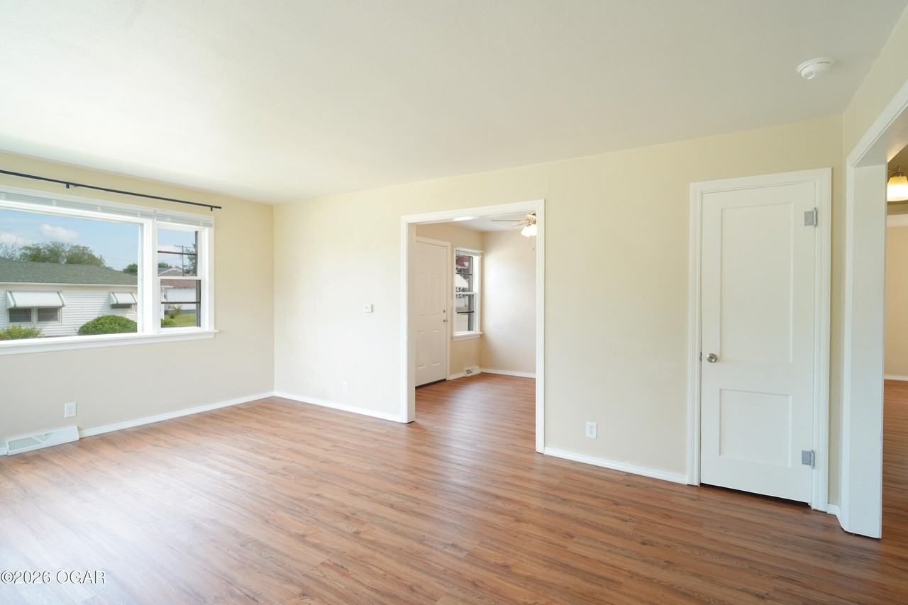3001 S Pearl Ave - Photo 4 of 22