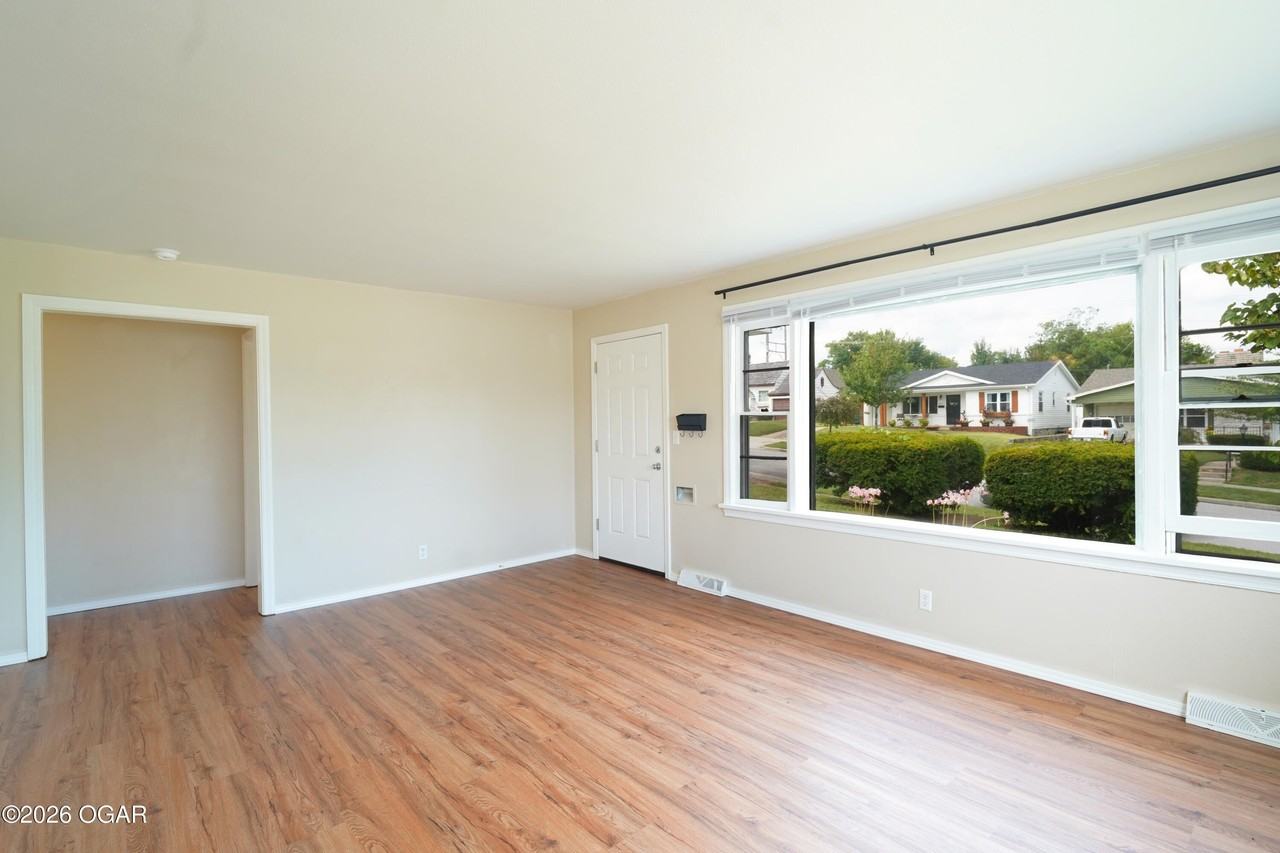 3001 S Pearl Ave - Photo 5 of 22